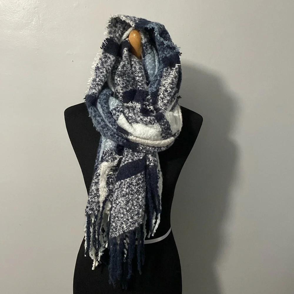 Blanket Scarf Shades of Blue w Fringe NWT